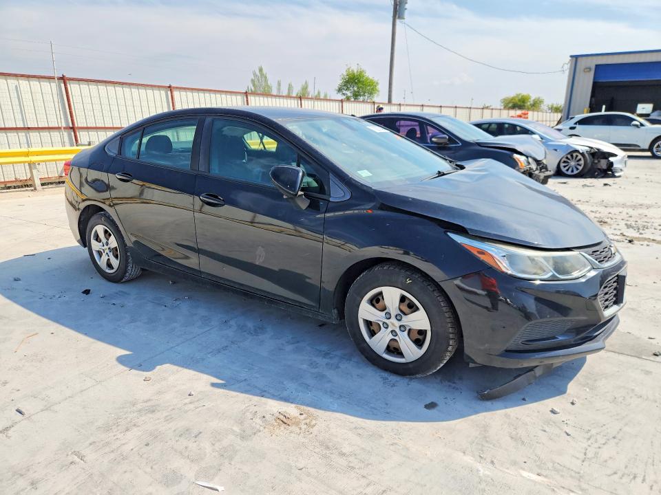 70227646 :رقم المزاد ، 1G1BC5SM3J7100124 vin ، 2018 Chevrolet Cruze مزاد بيع