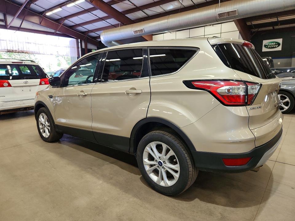 69945996 :رقم المزاد ، 1FMCU9GD2HUD23738 vin ، 2017 Ford Escape مزاد بيع