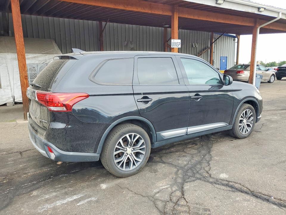69359236 :رقم المزاد ، JA4AZ3A35JJ005155 vin ، 2018 Mitsubishi Outlander مزاد بيع