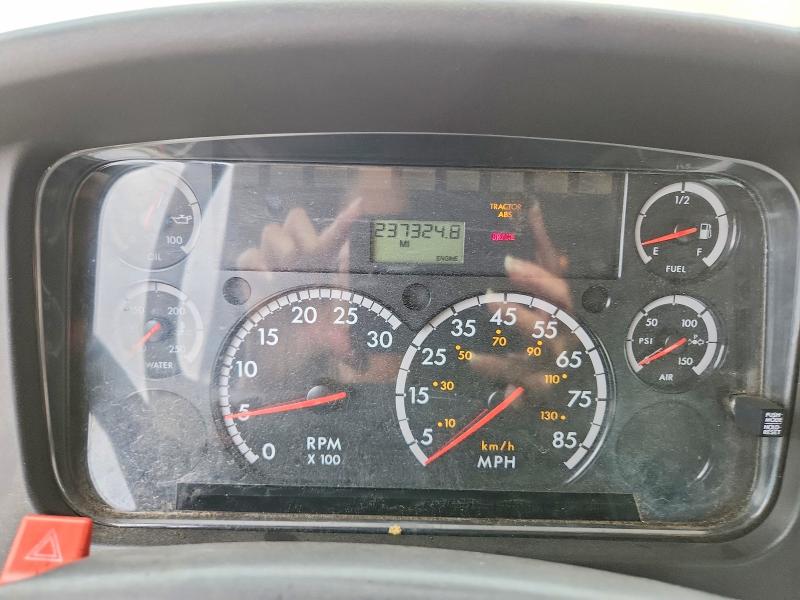 69575856 :رقم المزاد ، 1FVACWDDX5HU79553 vin ، 2005 Freightliner M2 مزاد بيع