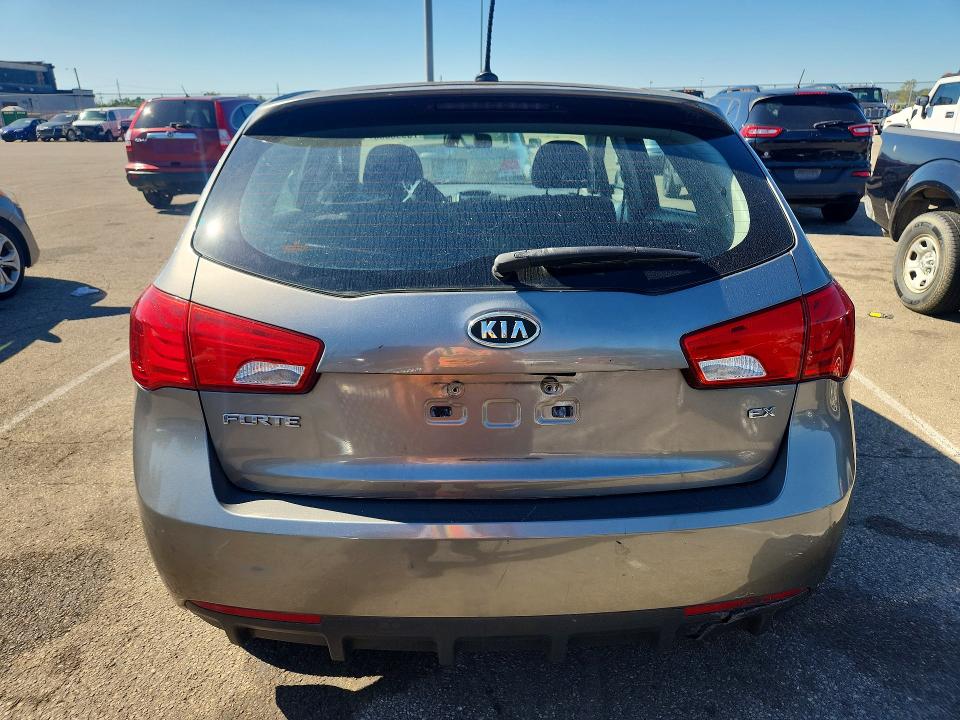 2011 Kia Forte5 მანქანა იყიდება აუქციონზე, vin: KNAFU5A21B5386880, აუქციონის ნომერი: 70996066