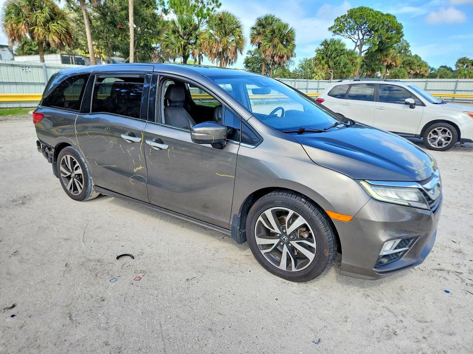 Продажа на аукционе авто 2018 Honda Odyssey, vin: 5FNRL6H93JB018984, номер лота: 69279096