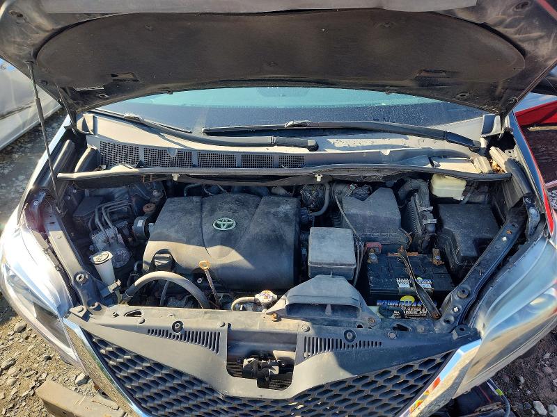 67805666 :رقم المزاد ، 5TDXZ3DC1HS864512 vin ، 2017 Toyota Sienna مزاد بيع