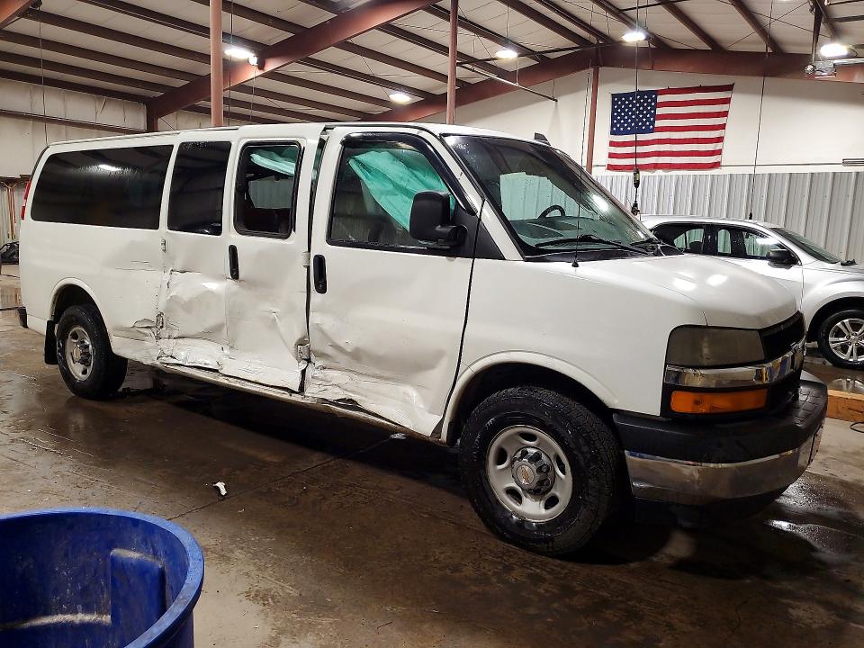 69414716 :رقم المزاد ، 1GAZGPFGXH1216940 vin ، 2017 Chevrolet Express G3500 مزاد بيع