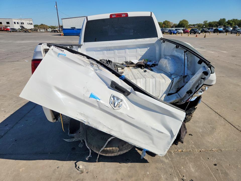 67670256 :رقم المزاد ، 1C6RR6FG9JS304171 vin ، 2018 Ram 1500 مزاد بيع