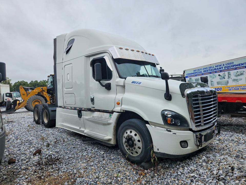 Продаж на аукціоні авто 2014 Freightliner Cascadia, vin: 3AKJGLD54ESFP1763, номер лоту: 67256786