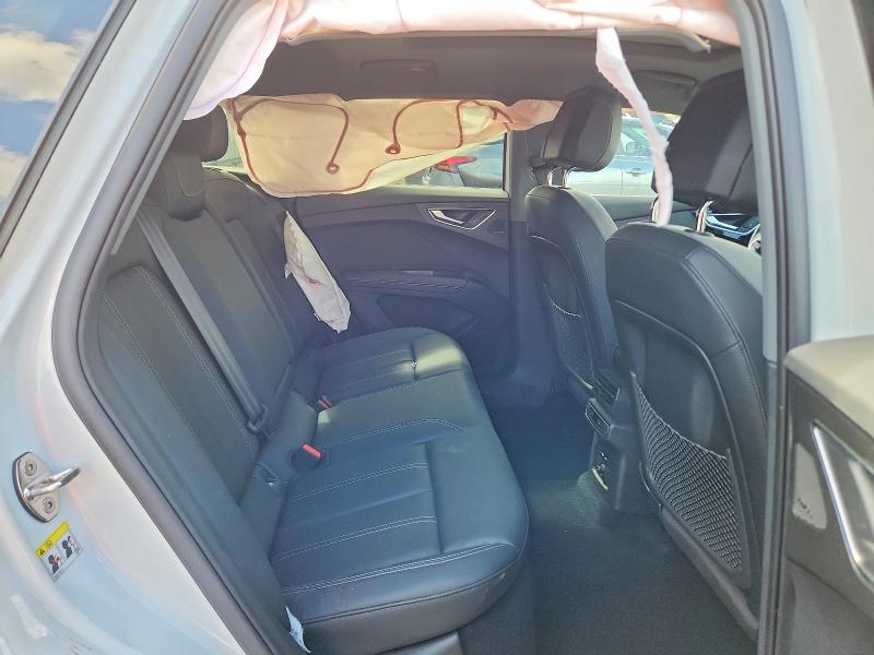 69688506 :رقم المزاد ، WA1BCBFZ4PP026758 vin ، 2023 Audi Q4 E-tron مزاد بيع