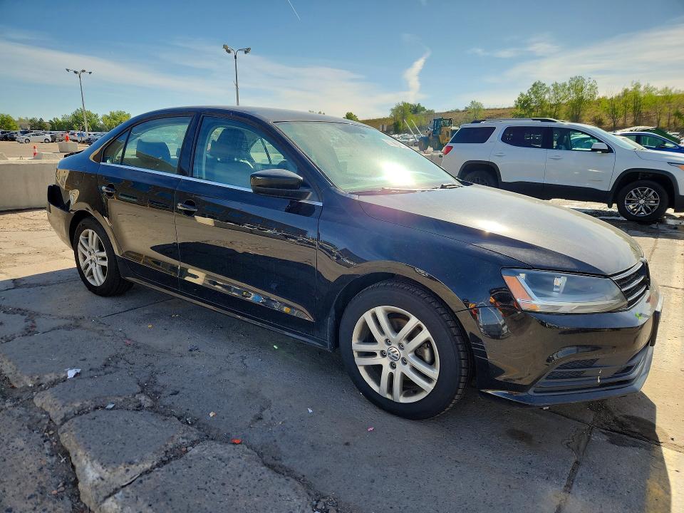 67706206 :رقم المزاد ، 3VW167AJ8HM367138 vin ، 2017 Volkswagen Jetta مزاد بيع