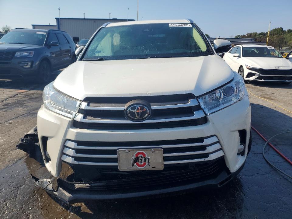 69203286 :رقم المزاد ، 5TDJZRFH4JS845296 vin ، 2018 Toyota Highlander مزاد بيع