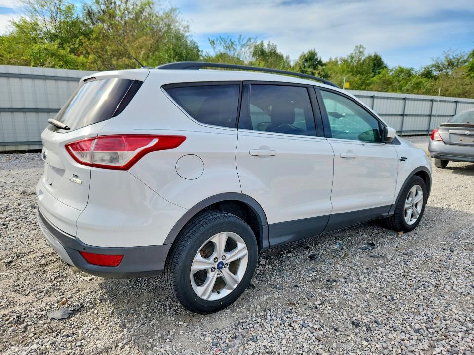2015 Ford Escape მანქანა იყიდება აუქციონზე, vin: 1FMCU0GX9FUA39557, აუქციონის ნომერი: 70306196