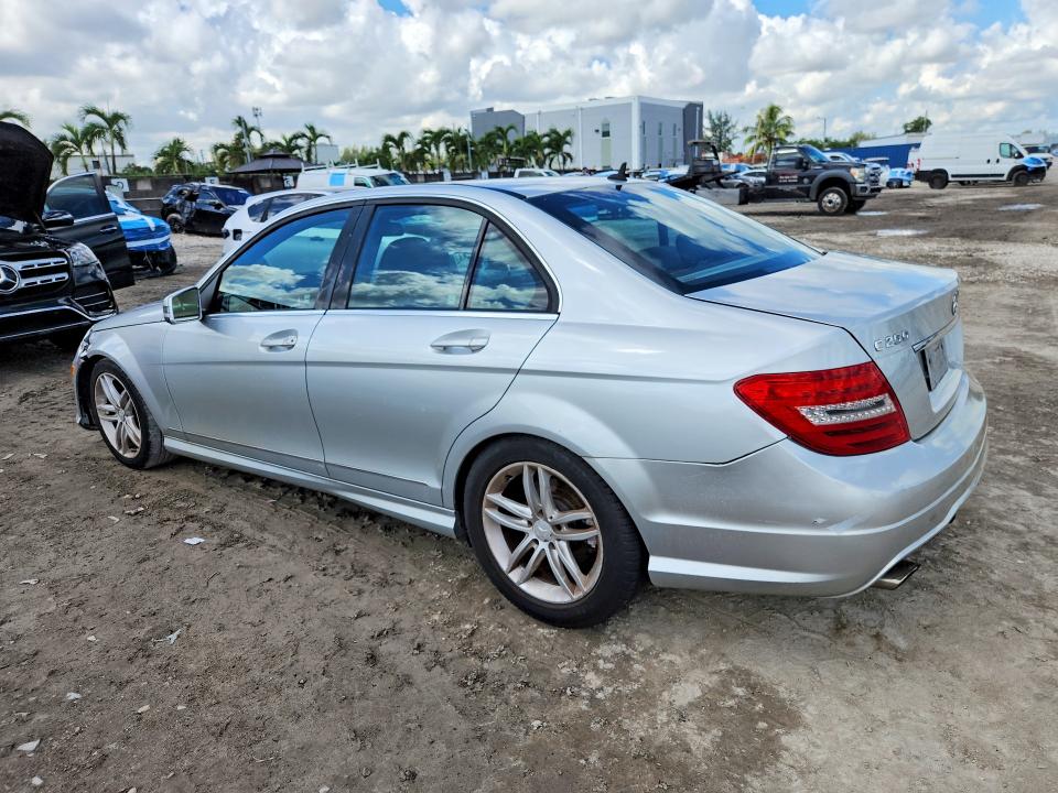 2014 Mercedes-benz C მანქანა იყიდება აუქციონზე, vin: WDDGF4HB6EA949926, აუქციონის ნომერი: 69201476