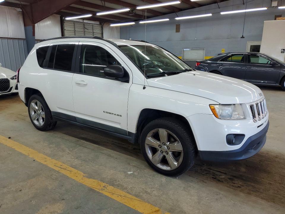 2022 Jeep Compass მანქანა იყიდება აუქციონზე, vin: 1J4NF5FB3BD277869, აუქციონის ნომერი: 68136676