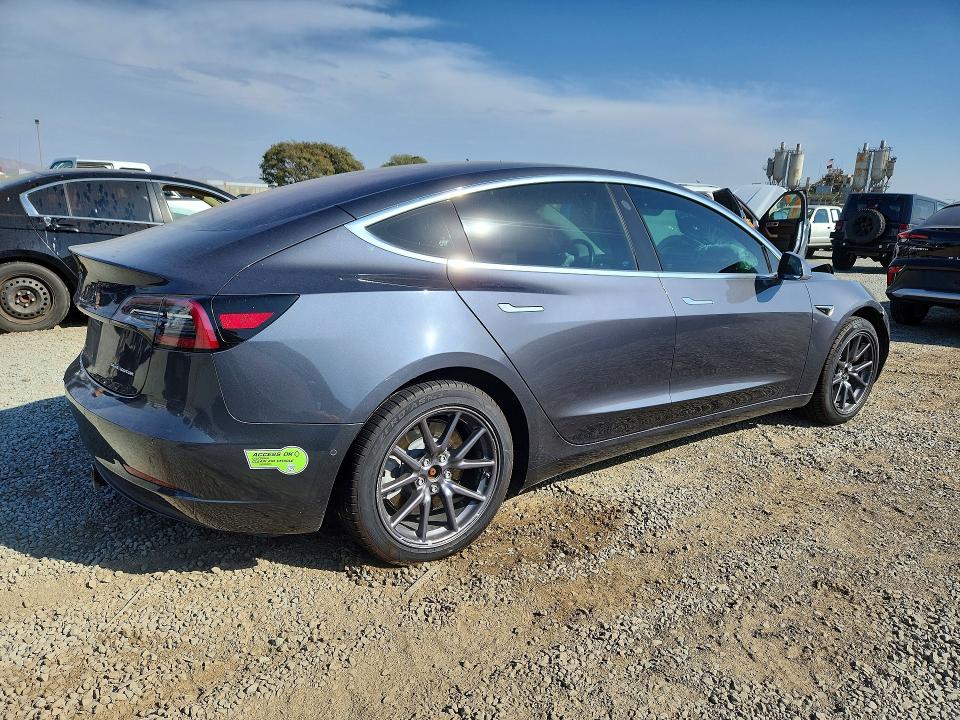 Продажа на аукционе авто 2018 Tesla Model 3, vin: 5YJ3E1EB2JF128600, номер лота: 70277836