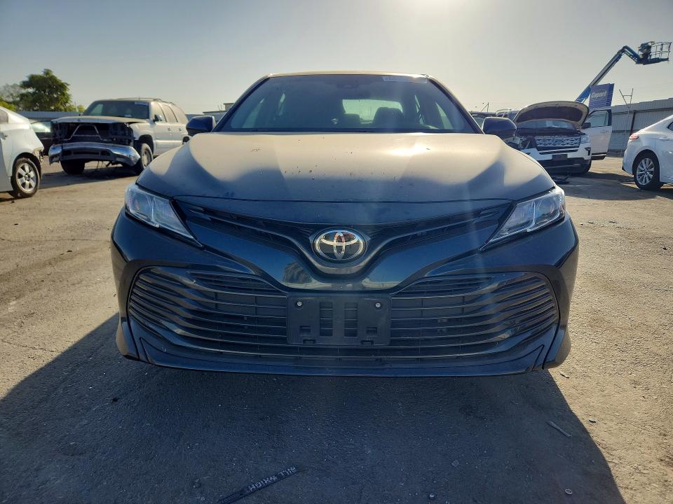 2018 Toyota Camry მანქანა იყიდება აუქციონზე, vin: 4T1B11HK0JU618135, აუქციონის ნომერი: 68952926
