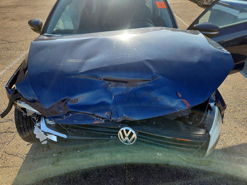 68799906 :رقم المزاد ، 3VWD17AJ6EM211686 vin ، 2014 Volkswagen Jetta مزاد بيع