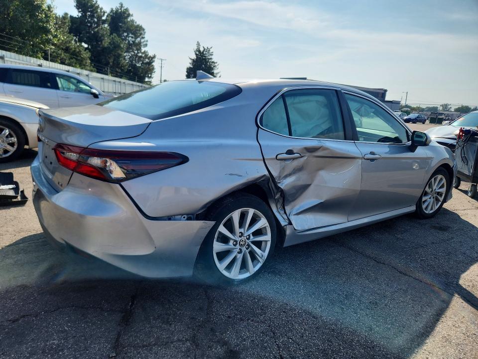 Продаж на аукціоні авто 2022 Toyota Camry, vin: 4T1C11AK5NU069942, номер лоту: 69220176