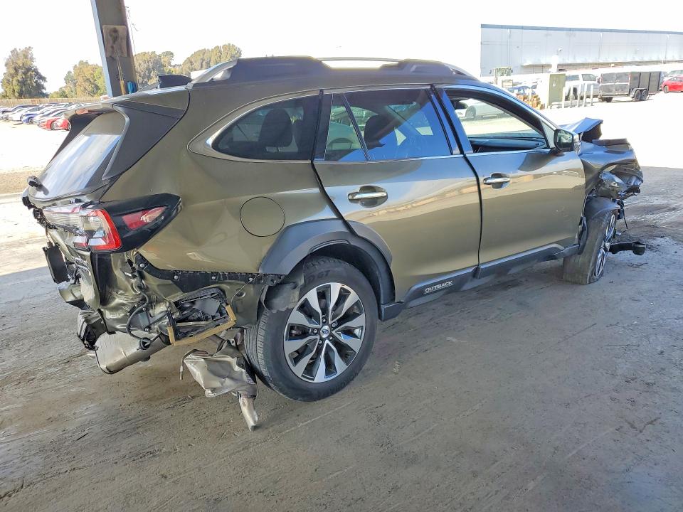 69632226 :رقم المزاد ، 4S4BTGPD7P3174721 vin ، 2023 Subaru Outback مزاد بيع