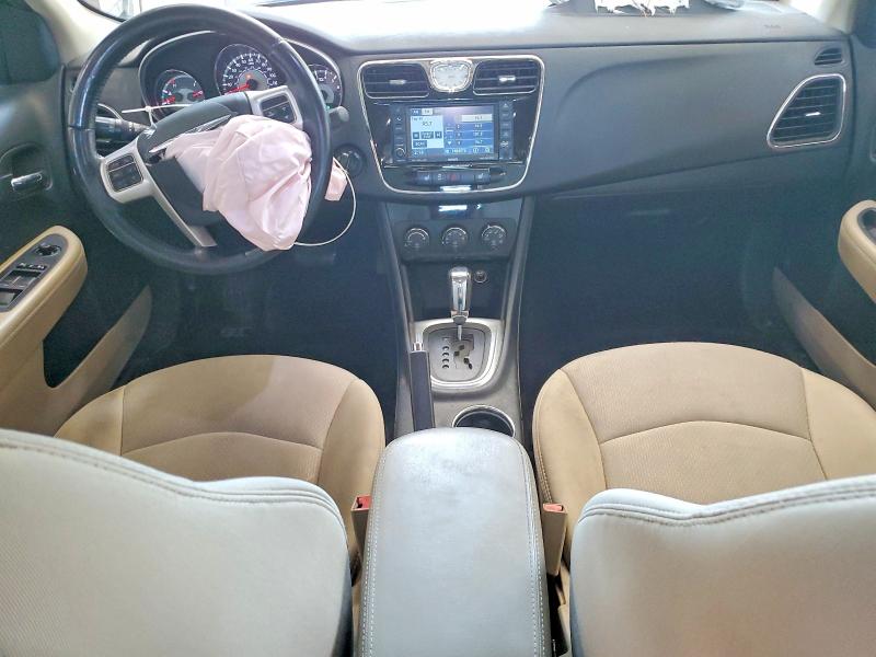 67833656 :رقم المزاد ، 1C3BC1FB1BN562305 vin ، 2011 Chrysler 200 مزاد بيع
