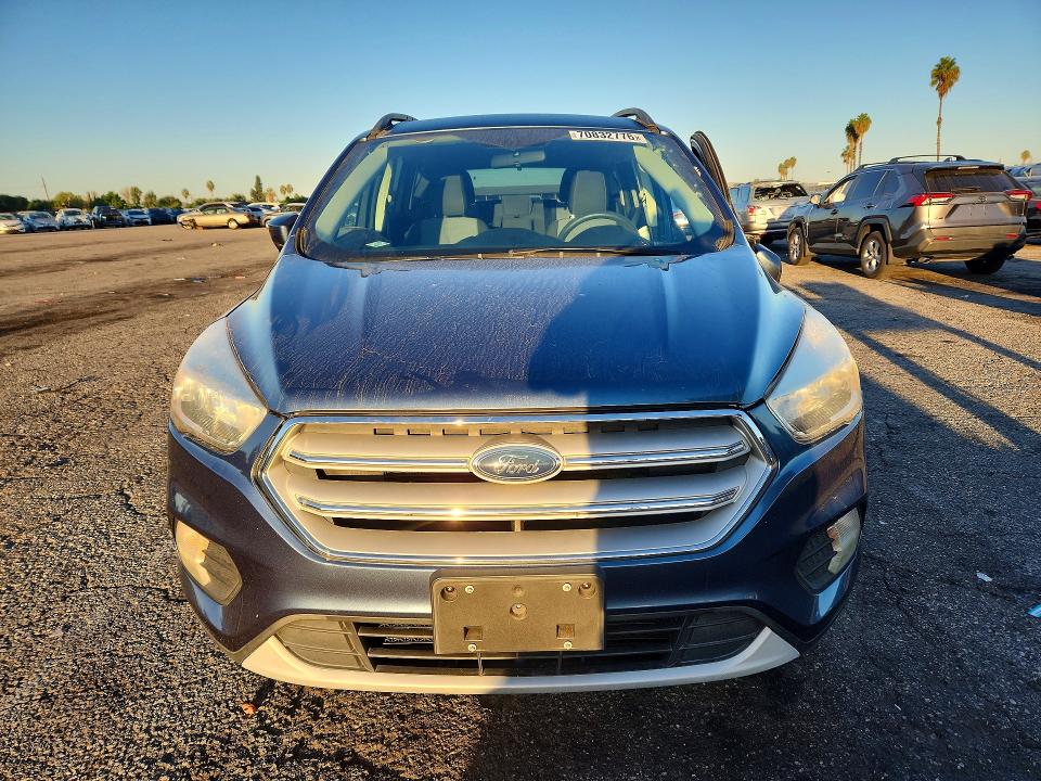 Продажа на аукционе авто 2018 Ford Escape, vin: 1FMCU0GD3JUA43800, номер лота: 70832776