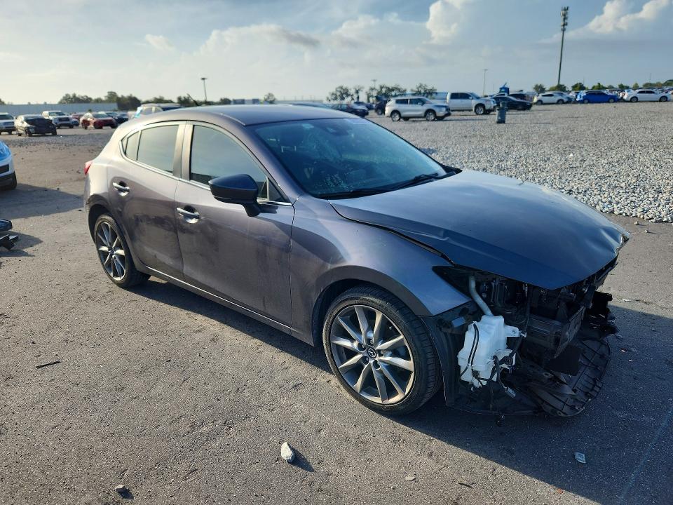 68982476 :رقم المزاد ، 3MZBN1L30JM250114 vin ، 2018 Mazda 3 مزاد بيع