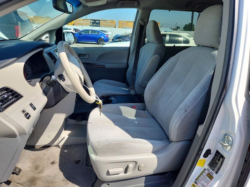 2013 Toyota Sienna მანქანა იყიდება აუქციონზე, vin: 5TDKK3DCXDS346584, აუქციონის ნომერი: 67939806