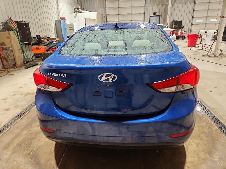70668946 :رقم المزاد ، KMHDH4AE3FU251524 vin ، 2015 Hyundai Elantra مزاد بيع
