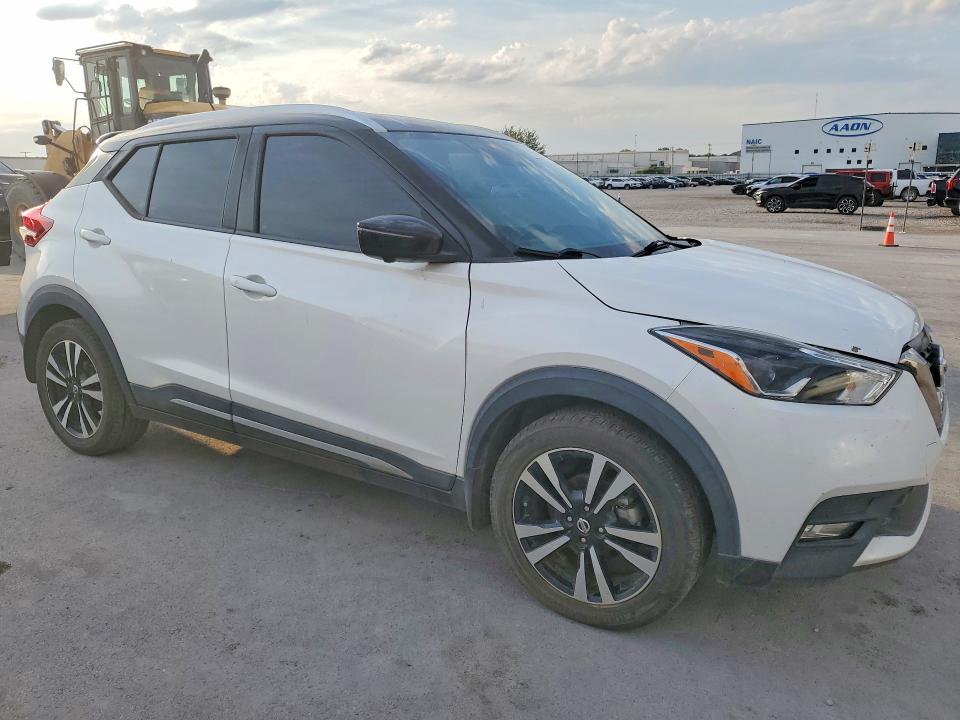 2018 Nissan Kicks მანქანა იყიდება აუქციონზე, vin: 3N1CP5CU4JL510413, აუქციონის ნომერი: 70852806