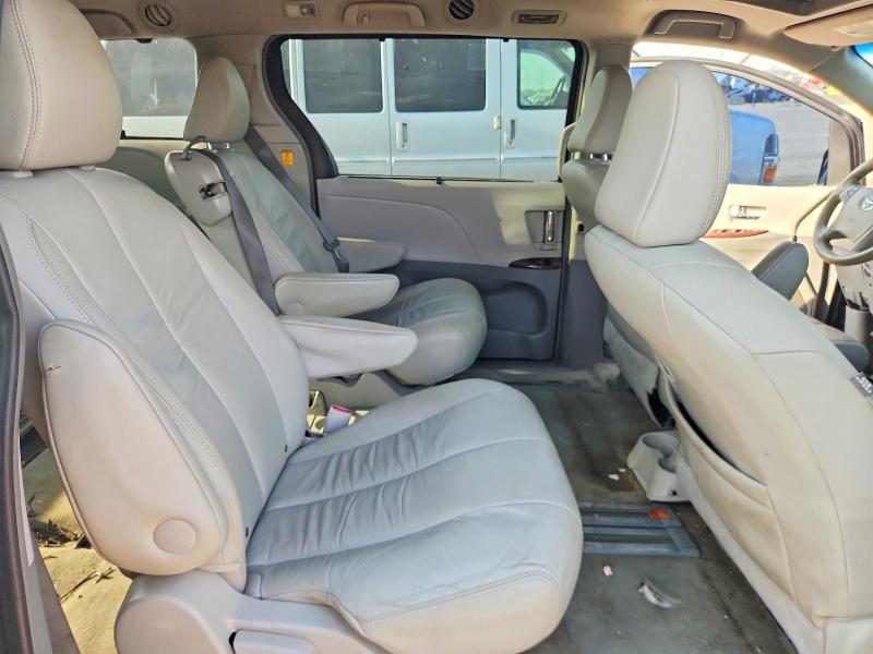67353286 :رقم المزاد ، 5TDYK3DC9BS154273 vin ، 2011 Toyota Sienna مزاد بيع