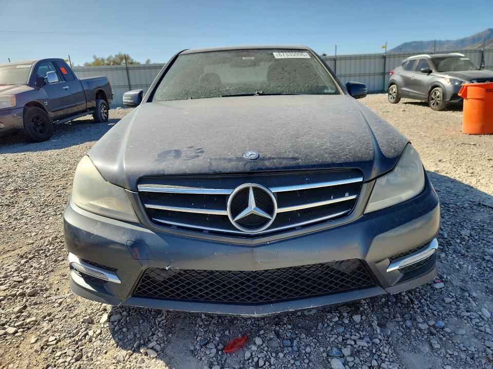 2013 Mercedes-benz C მანქანა იყიდება აუქციონზე, vin: WDDGF4HB3DR267618, აუქციონის ნომერი: 67335996