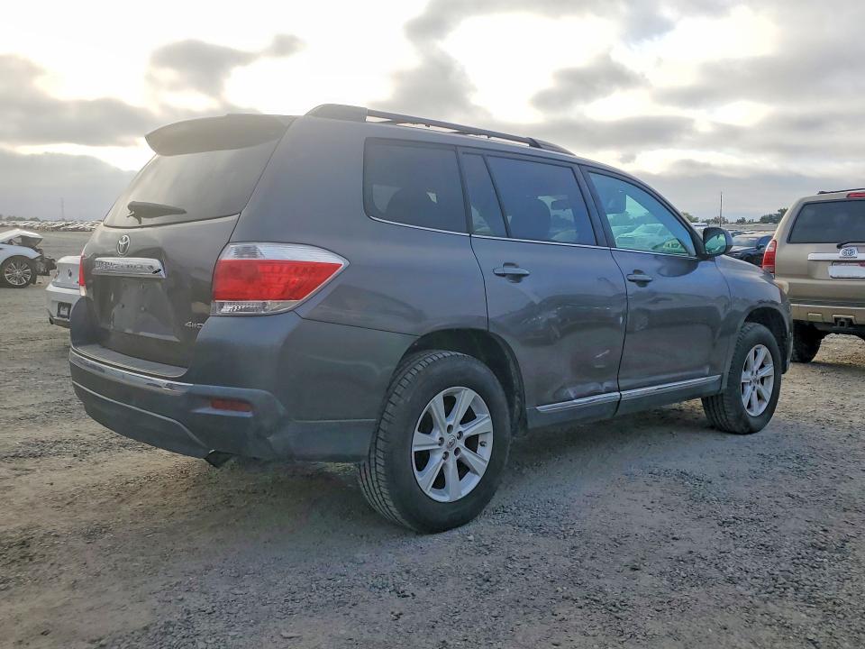 2012 Toyota Highlander მანქანა იყიდება აუქციონზე, vin: 5TDBK3EH8CS165217, აუქციონის ნომერი: 69041506