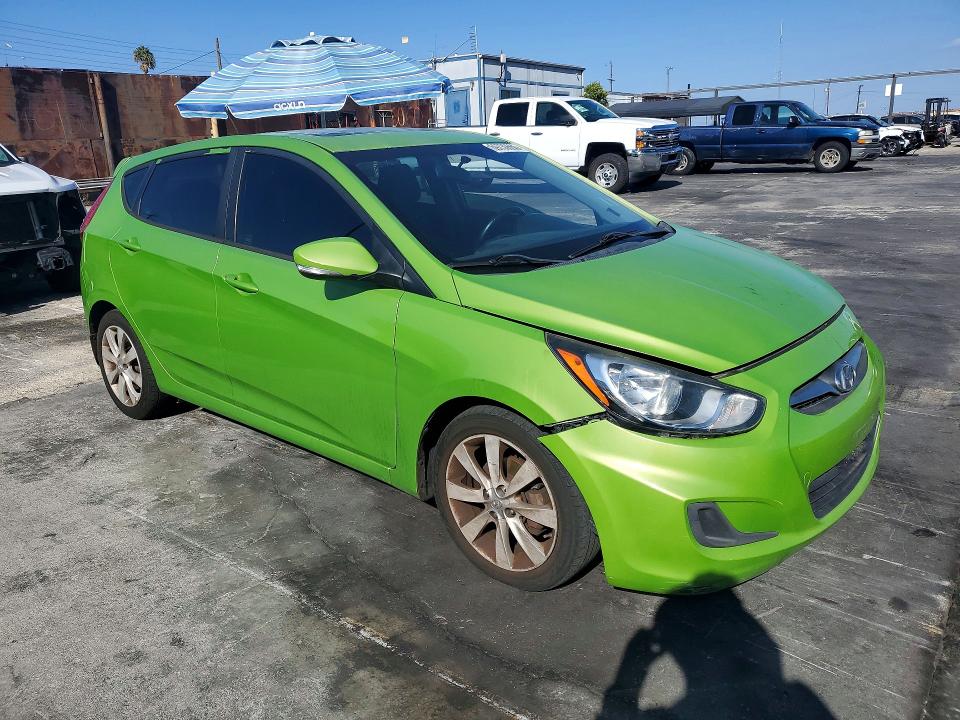 69730666 :رقم المزاد ، KMHCU5AE7DU108019 vin ، 2013 Hyundai Accent مزاد بيع