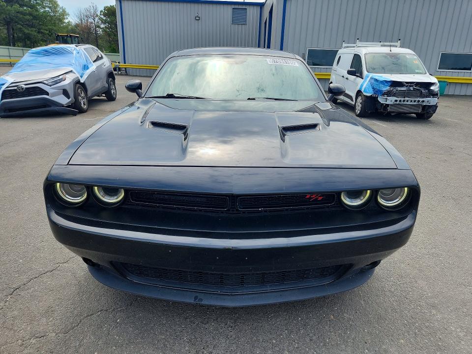 67894186 :رقم المزاد ، 2C3CDZBT2FH913851 vin ، 2015 Dodge Challenger مزاد بيع