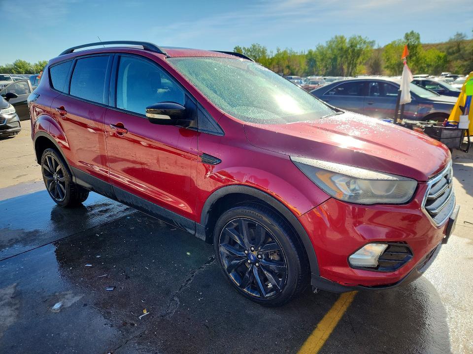 2017 Ford Escape მანქანა იყიდება აუქციონზე, vin: 1FMCU9JD9HUE56831, აუქციონის ნომერი: 68327476
