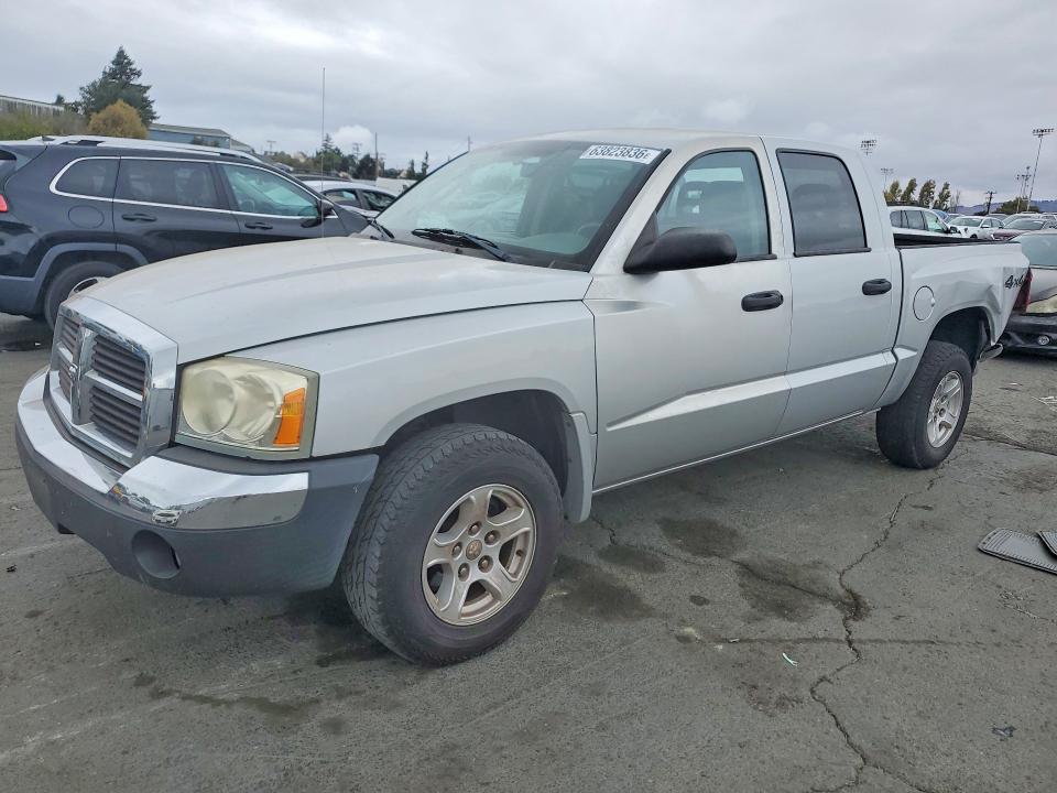63823836 :رقم المزاد ، 1D7HW48K75S225337 vin ، 2005 Dodge Dakota مزاد بيع