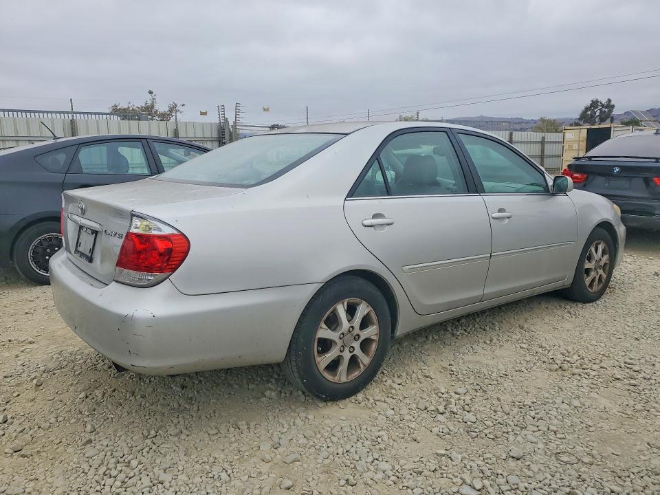 69843036 :رقم المزاد ، 4T1BE30K05U527593 vin ، 2005 Toyota Camry مزاد بيع