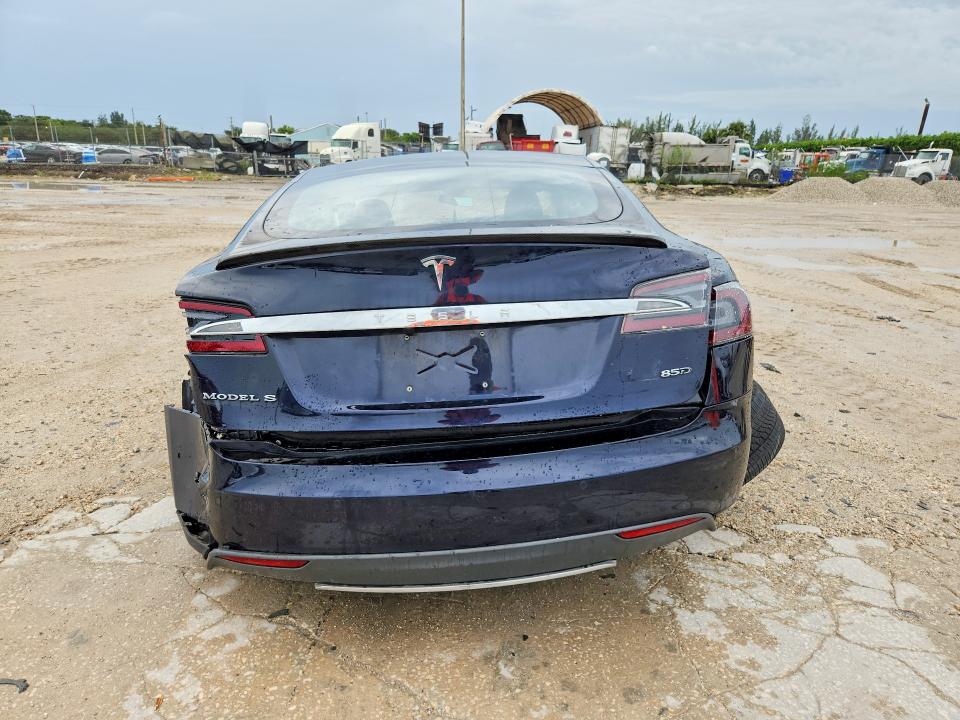 2015 Tesla Model S მანქანა იყიდება აუქციონზე, vin: 5YJSA1H25FFP77950, აუქციონის ნომერი: 70798786
