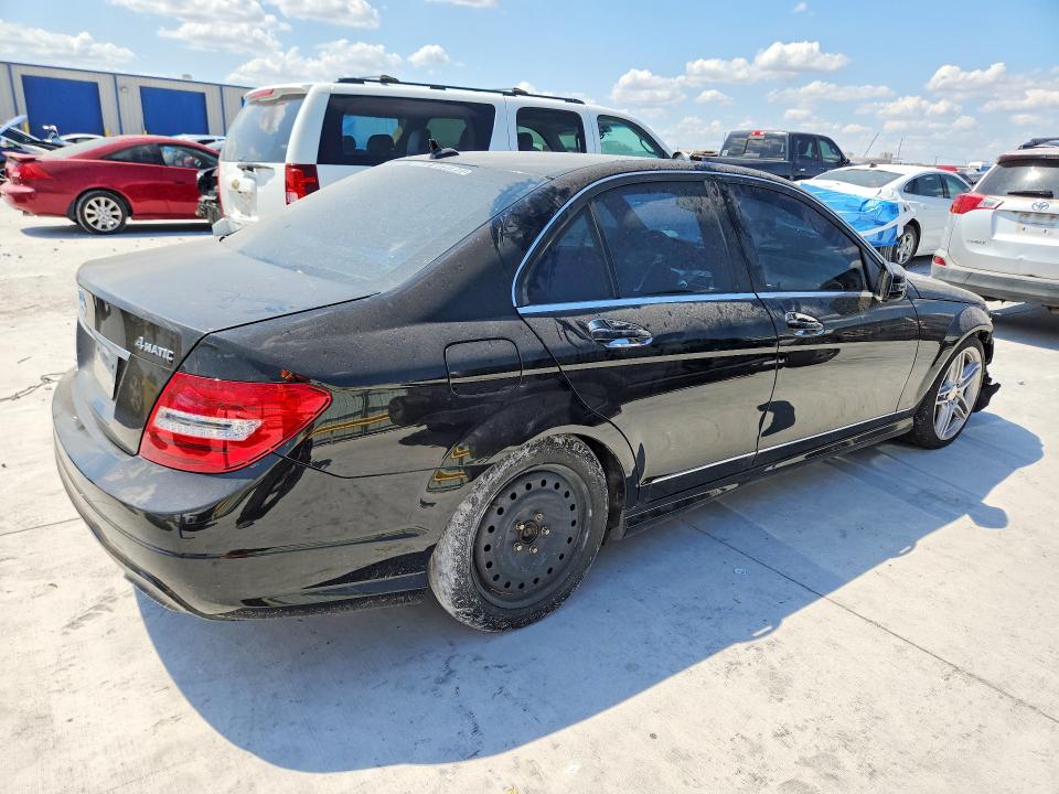 2012 Mercedes-benz C მანქანა იყიდება აუქციონზე, vin: WDDGF8BB1CF913805, აუქციონის ნომერი: 67867036