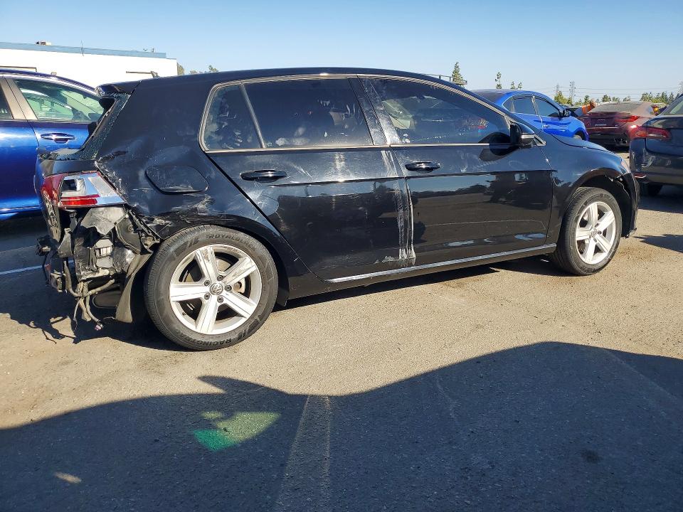 67848856 :رقم المزاد ، 3VW217AU2HM071867 vin ، 2017 Volkswagen Golf مزاد بيع