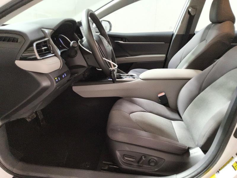 70525196 :رقم المزاد ، 4T1C31AK0NU587001 vin ، 2022 Toyota Camry مزاد بيع