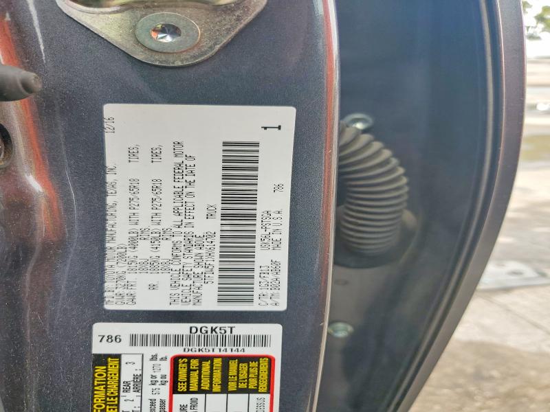 67822616 :رقم المزاد ، 5TFDW5F1XHX614702 vin ، 2017 Toyota Tundra مزاد بيع