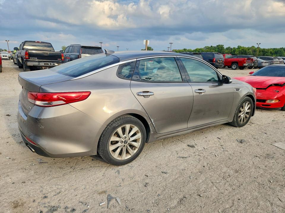 68333716 :رقم المزاد ، 5XXGU4L33HG158438 vin ، 2017 Kia Optima مزاد بيع