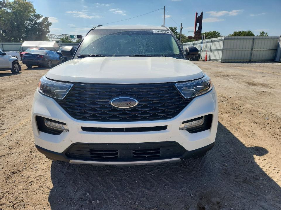 Продажа на аукционе авто 2022 Ford Explorer, vin: 1FMSK8DH3NGB15901, номер лота: 65636386