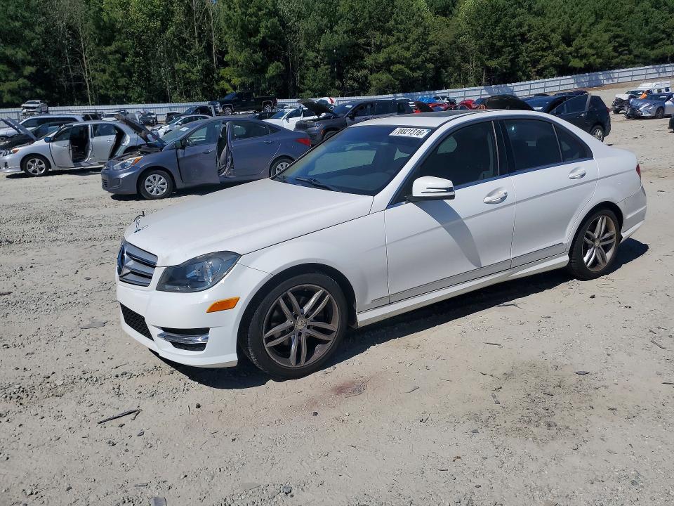 Продаж на аукціоні авто 2013 Mercedes-benz C, vin: WDDGF4HB5DG090999, номер лоту: 70821316