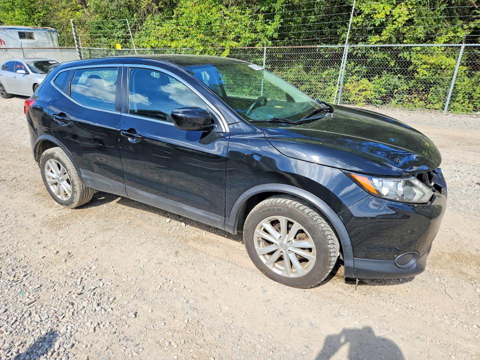 2017 Nissan Rogue Sport მანქანა იყიდება აუქციონზე, vin: JN1BJ1CRXHW132698, აუქციონის ნომერი: 68260546