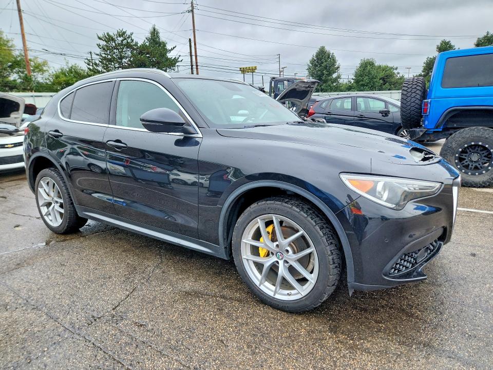 Продажа на аукционе авто 2018 Alfa Romeo Stelvio, vin: ZASFAKBN8J7C22703, номер лота: 69745756