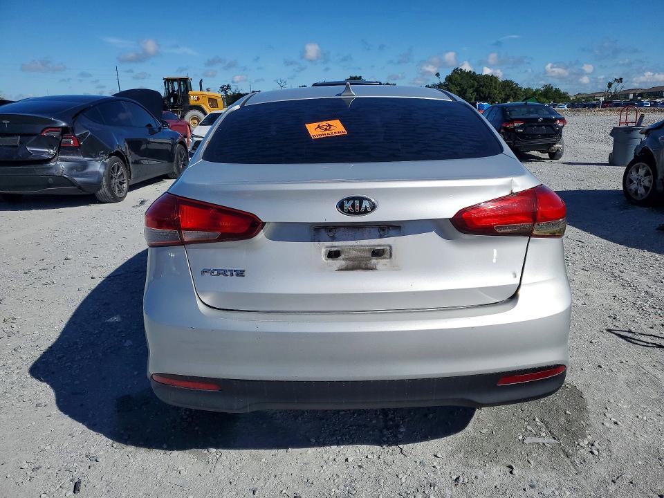 2017 Kia Forte მანქანა იყიდება აუქციონზე, vin: 3KPFK4A79HE090677, აუქციონის ნომერი: 69746626