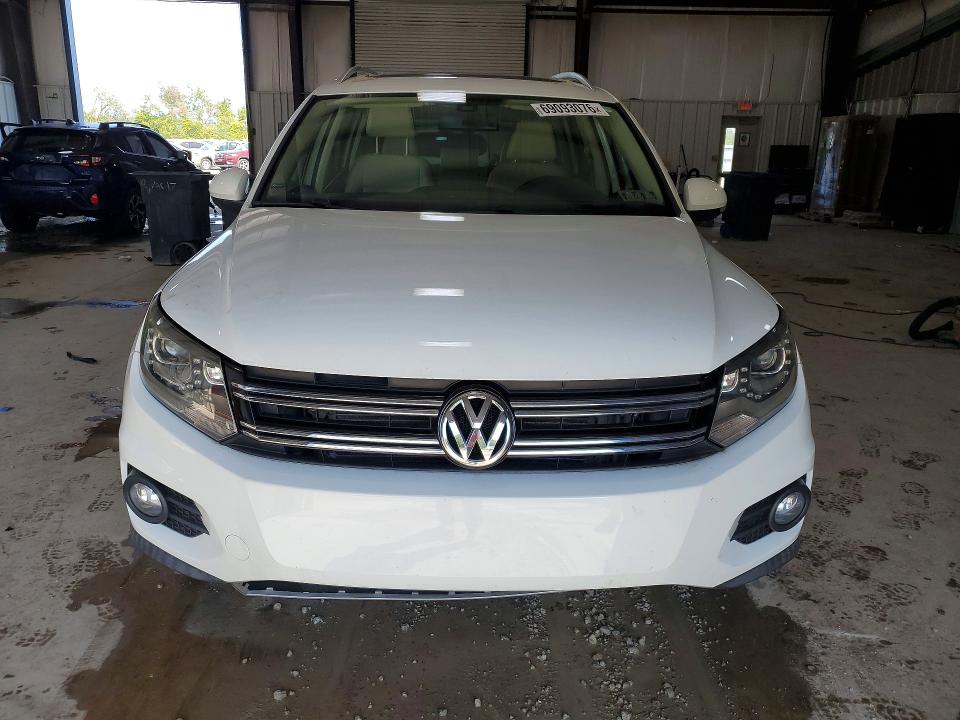 69093076 :رقم المزاد ، WVGBV7AX4GW585649         vin ، 2016 Volkswagen Tiguan مزاد بيع