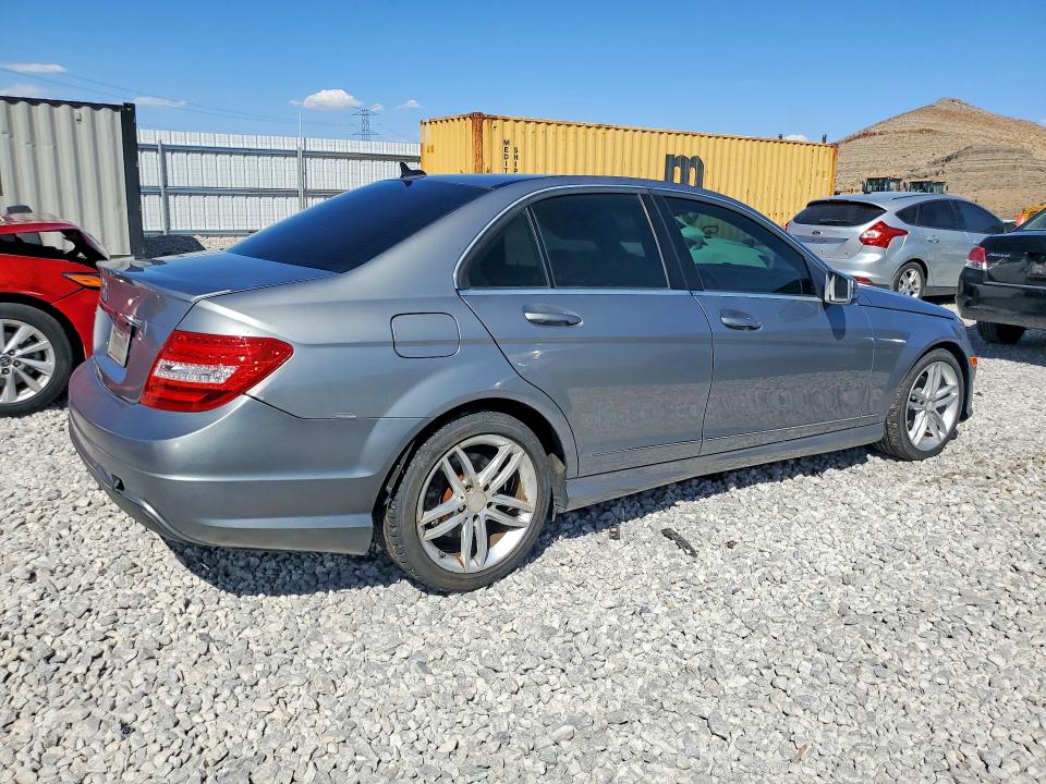 2014 Mercedes-benz C მანქანა იყიდება აუქციონზე, vin: WDDGF4HB0EA968035, აუქციონის ნომერი: 68347266
