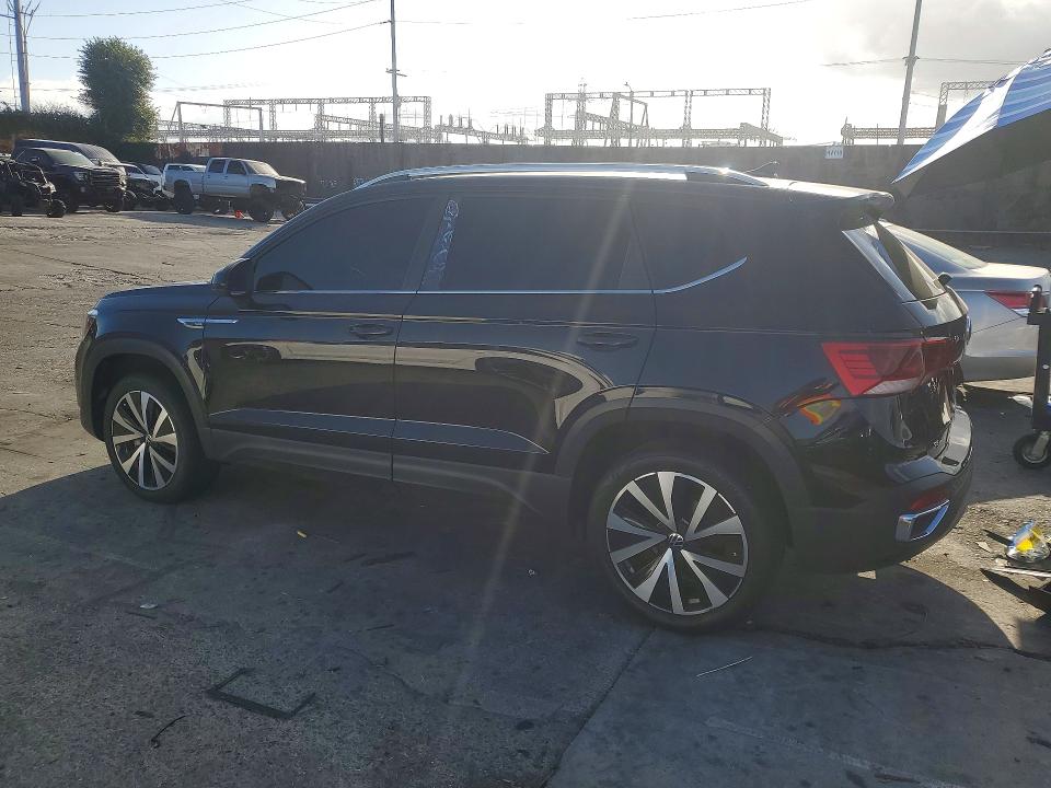 Продажа на аукционе авто 2022 Volkswagen Taos, vin: 3VVRX7B24NM015228, номер лота: 69042676