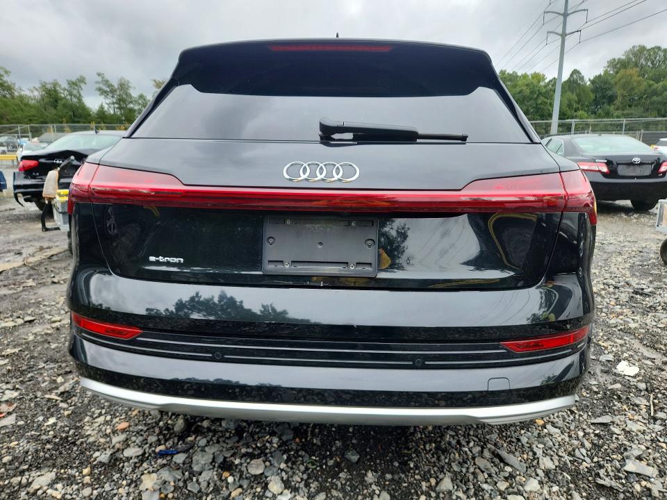 2019 Audi E-tron მანქანა იყიდება აუქციონზე, vin: WA1VAAGE9KB025085, აუქციონის ნომერი: 69882586